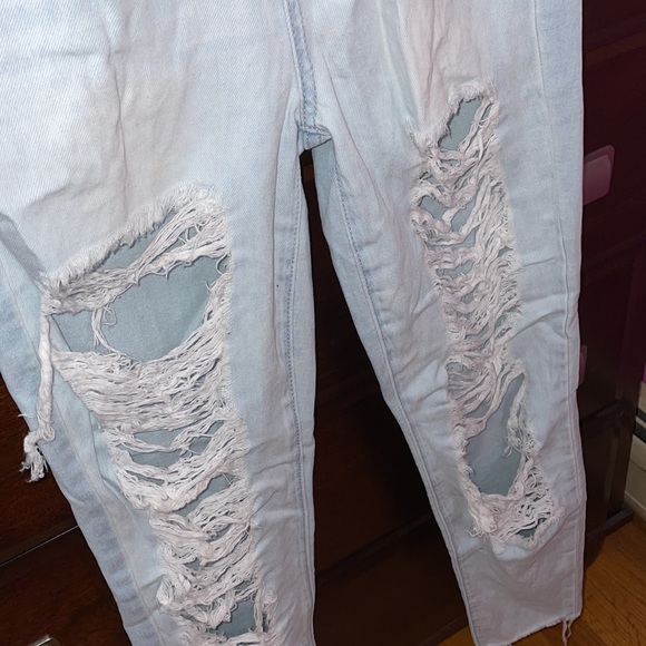 Light Wash High Rise Jeans - Picture 3 of 3